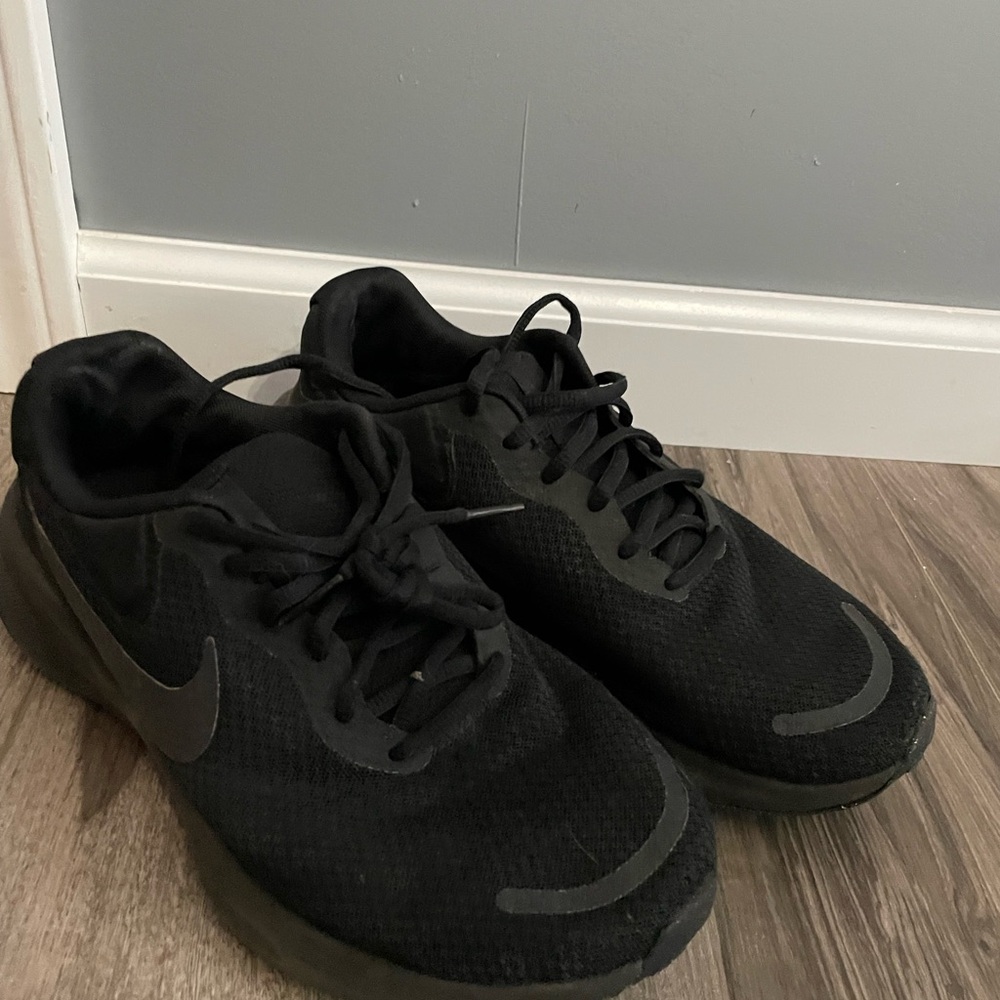 Men's Nike Revolution Black Running Shoes 7.5W